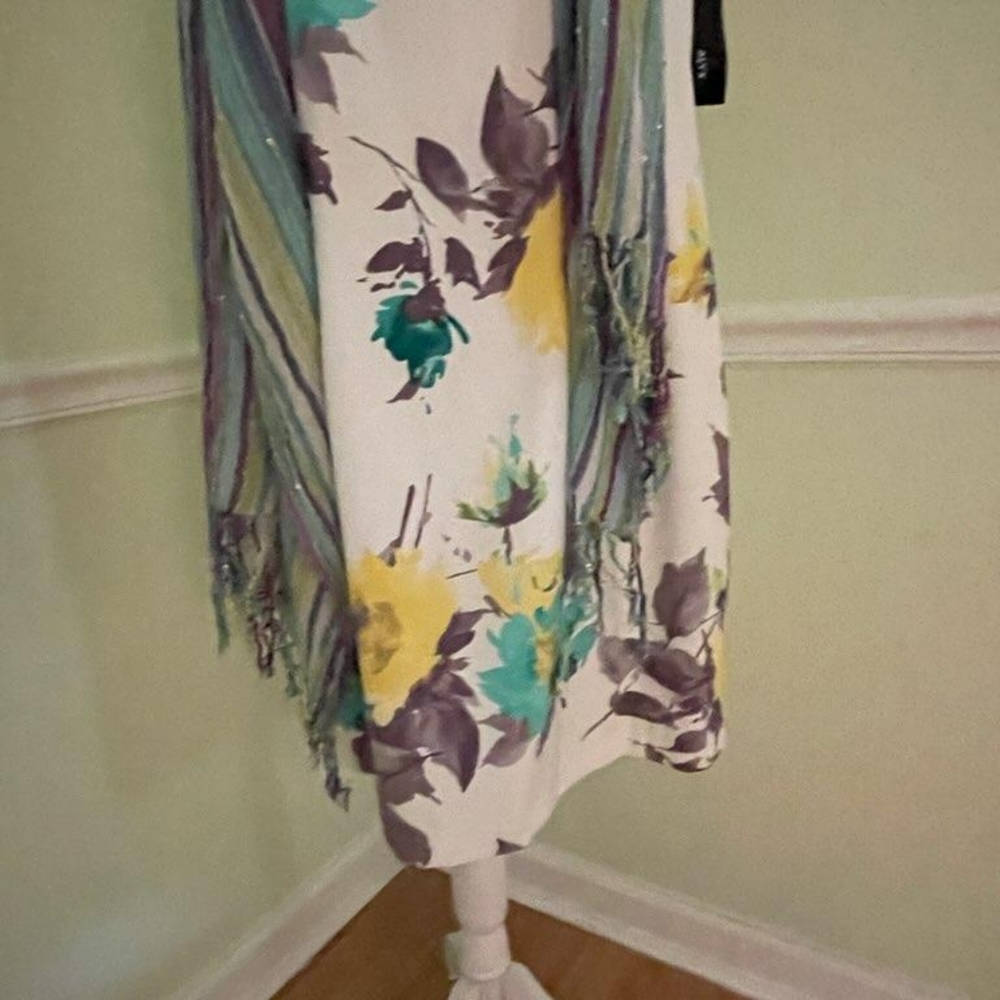 Beautiful floral dress with wrap - Picture 5 of 6